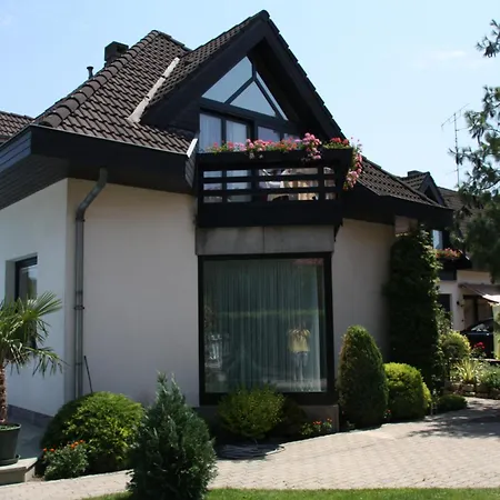 Haus Sonnenhof בית הארחה שיופוק