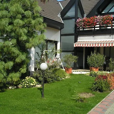 Haus Sonnenhof בית הארחה שיופוק